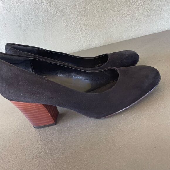 Isola Black Suede Chunky Heel Pumps Size 7.5 - Picture 2 of 11